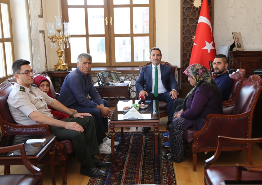 Mikail Candan’ın ailesine ‘Şehadet Belgesi’ barat’ı takdim edildi.