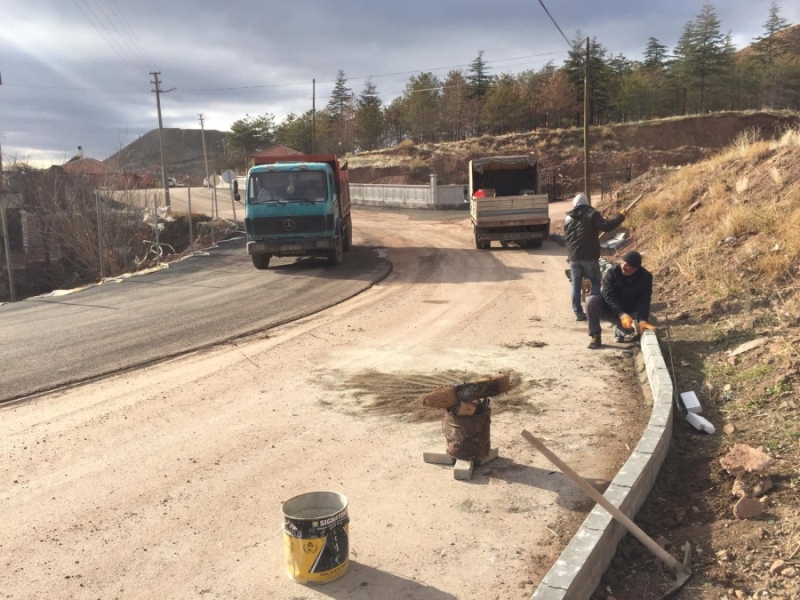 Bayram Baba Mahallesinde Yol Açma Çalışmaları Sürüyor