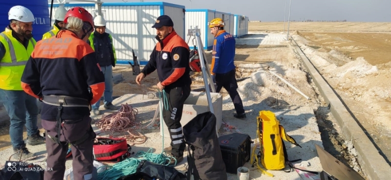 Aksaray AFAD Ekipleri Kuyuya Düşen Kediyi Kurtardı 