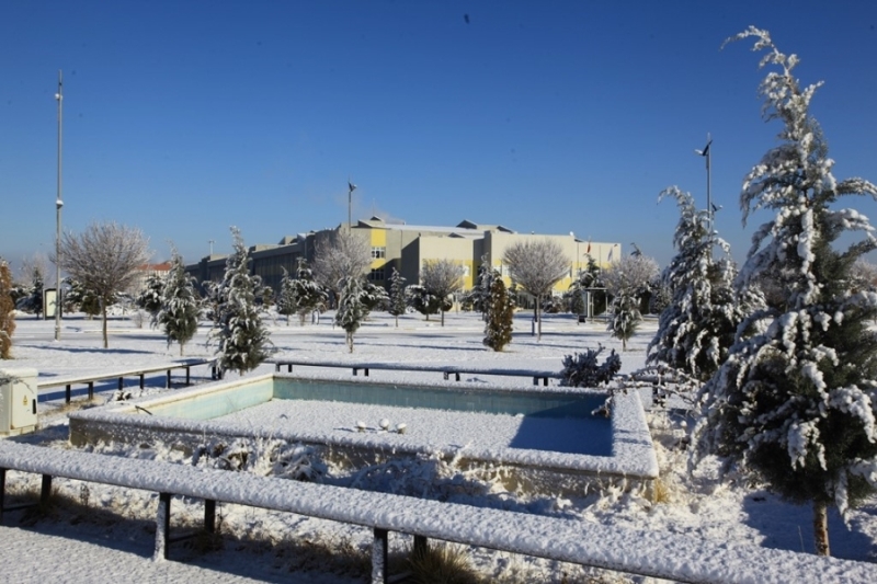 Kar Yağışının Ardından Kampüs Beyaza Büründü