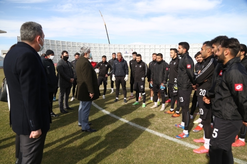 AKSARAY EKİBİ, OYNADIĞI FUTBOLLA HEYECAN OLUŞTURUYOR