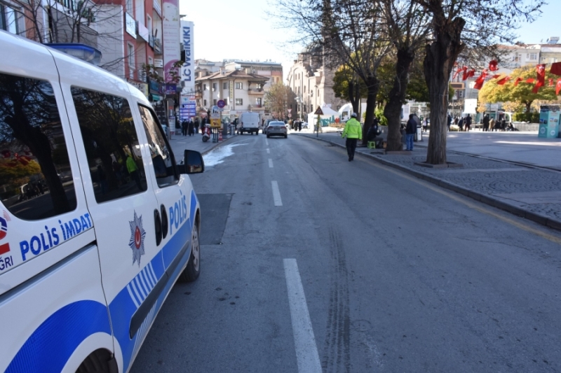 Emniyet Teşkilatı Bıkmadan Yorulmadan Vatandaşların Sağlığı İçin  uyarıyor 
