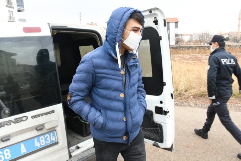 Daha önce trafikten men edilen motosikletle sokağa çıkma yasağını ihlal eden genç yakalandı