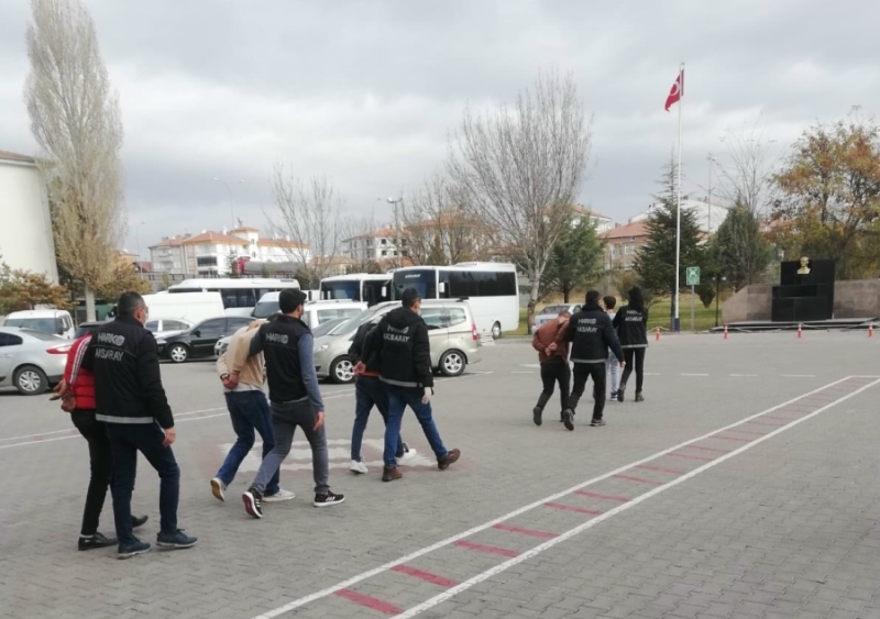 Aksaray Polisi Zehir Tacirlerini Yakalayarak Adalete Teslim Etti