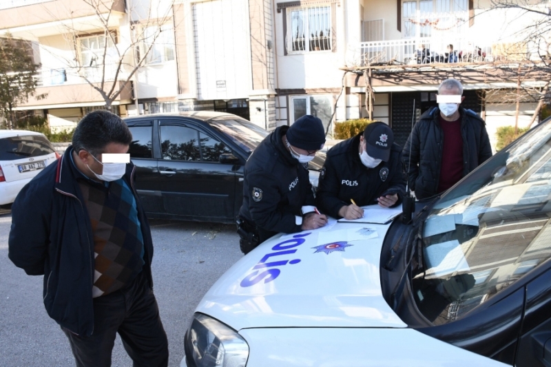 Hem Yasağı Deldi Hem de Görevini Yapan Polis Memurlarını Suçladı