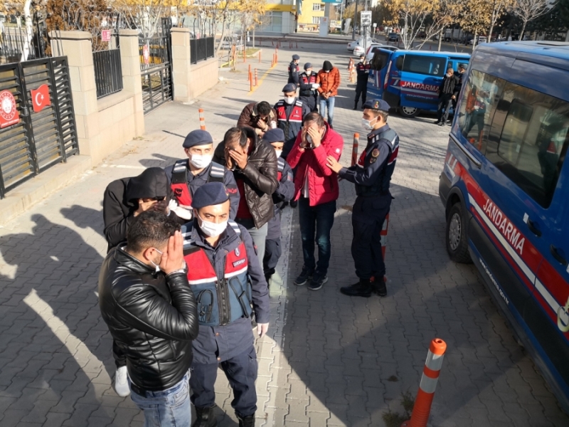 Ölümlü yolverme kavgasında gözaltına alınan 8 kişiden 1 kişi tutuklandı