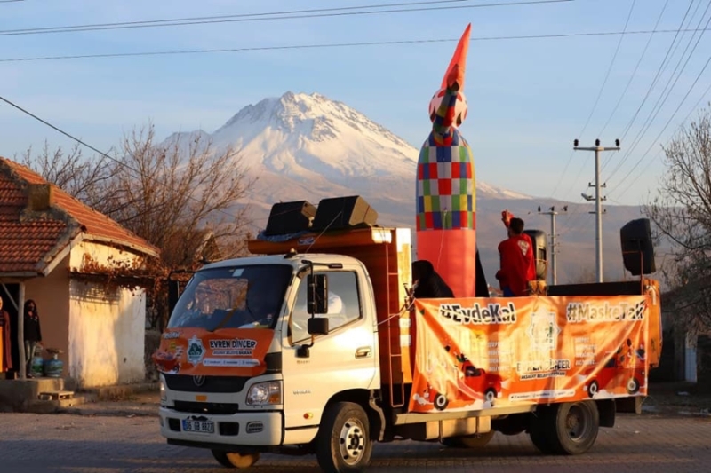 ÇİZGİ FİLM KAHRAMANLARI ÇOCUKLARIN İLGİ ODAĞI OLDU