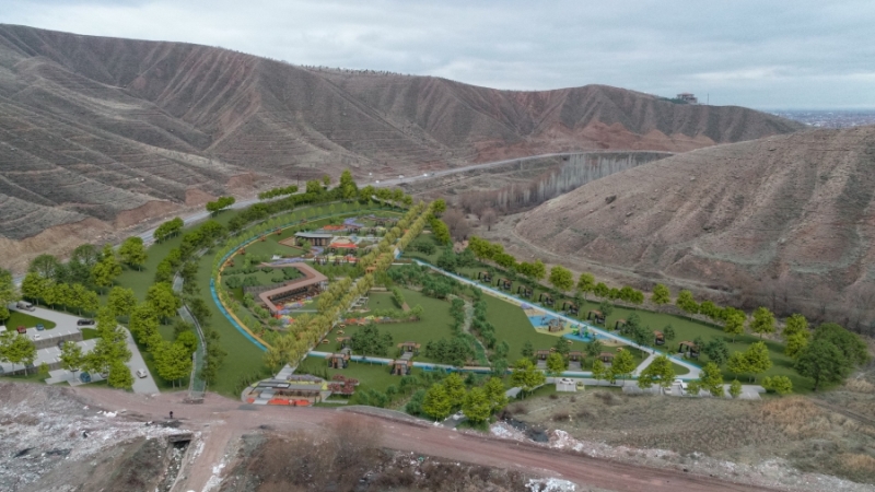 Evren Dinçer, Kalanlar Mahallesine Millet Bahçesi yapılacağının müjdesini verdi. 