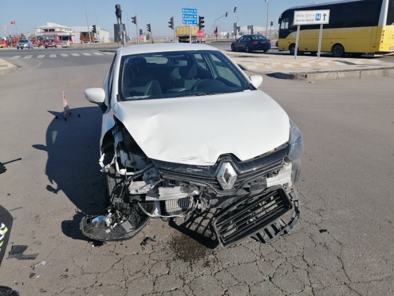 Aksaray’da 2 otomobil çarpıştı: 1 yaralı 