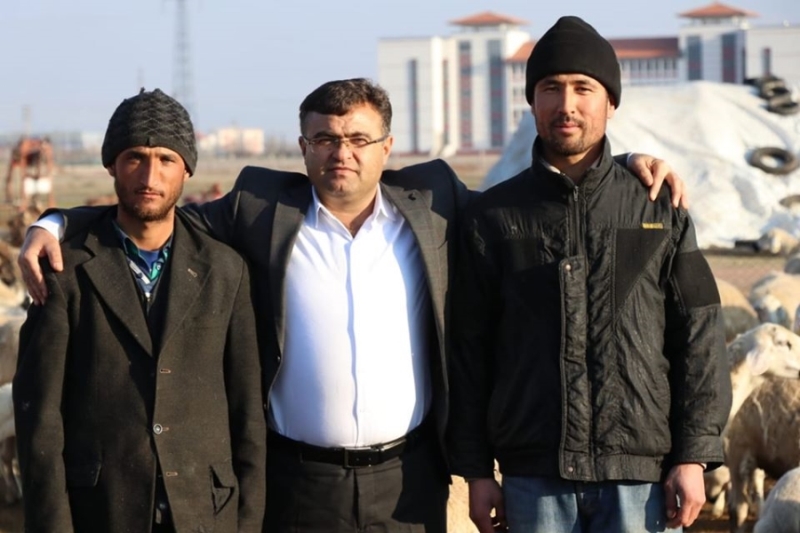 Ne garip dünya zengin hırsından, aç gözlüğünden doymuyor