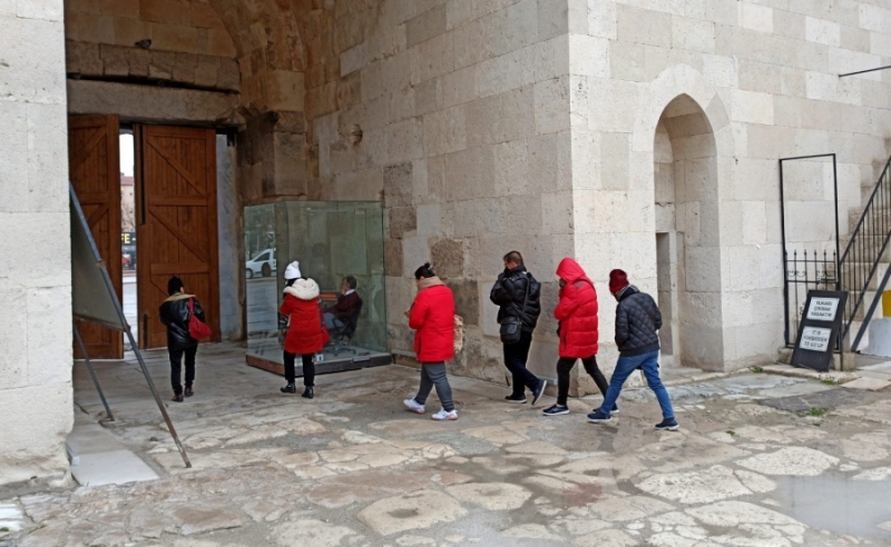 Aksaray Sultanhanı Kervansarayına Uzakdoğulu turist ilgisi 