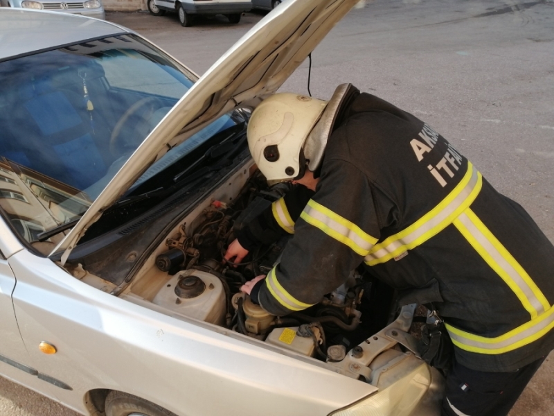 Gaz kaçıran otomobil mahallede paniğe neden oldu