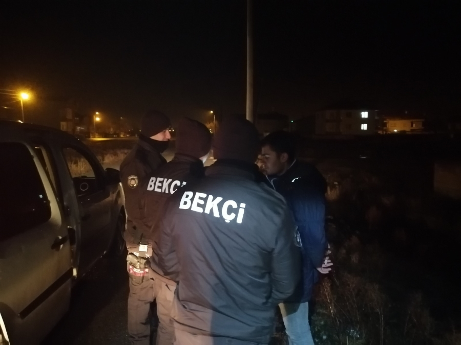 Aksaray’da gecenin güven timleri bekçilerle sokaklar daha güvenli