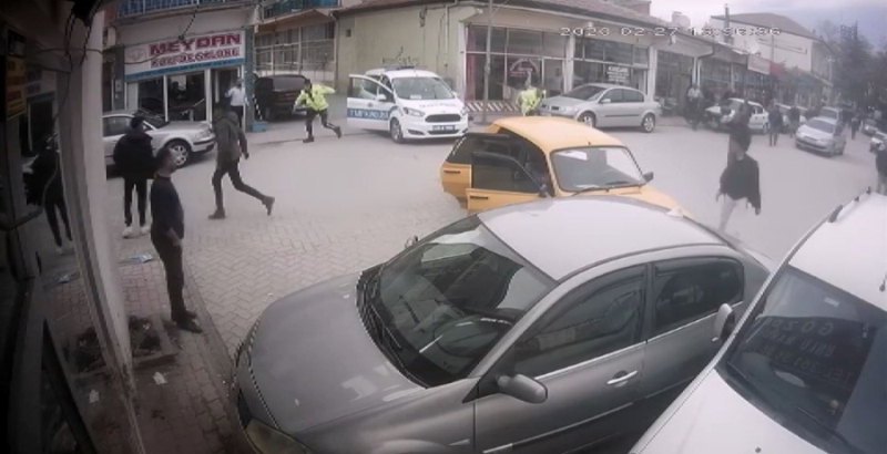 - Otomobil ile polisten kaçan 4 kişi kaza yapınca yakalandım
