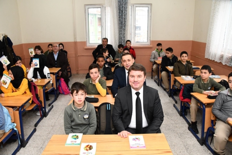 Başkan Dinçer Dönemin İlk Ders Zilini Aksaray Ortaokulunda Çaldı