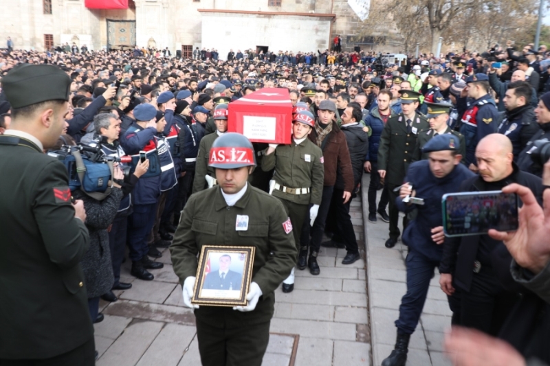 Aksaray şehidini göz yaşlarıyla toprağa verdi