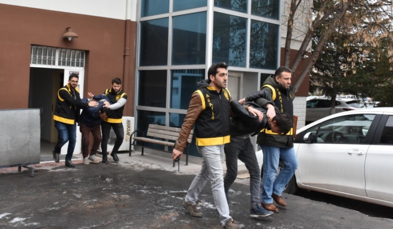 Kış Günü Vatandaşı Mağdur Eden Hırsızlar Yakalandı
