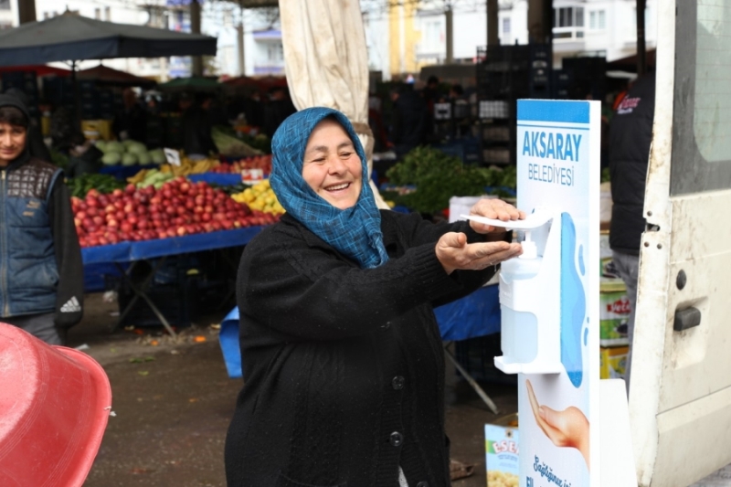 Pazar Alanlarında Maske Ve Eldiven Dağıtıldı Dezenfektan Cihazı Yerleştirildi