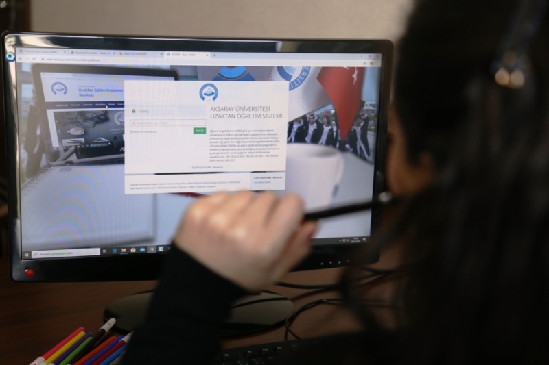 Aksaray Üniversitesinin Uzaktan Eğitimini 20 Bin Öğrenci Takip Ediyor 