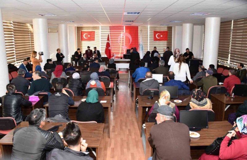 Başkan Dinçer Halk Gününde Vatandaşı Tek Tek Dinledi