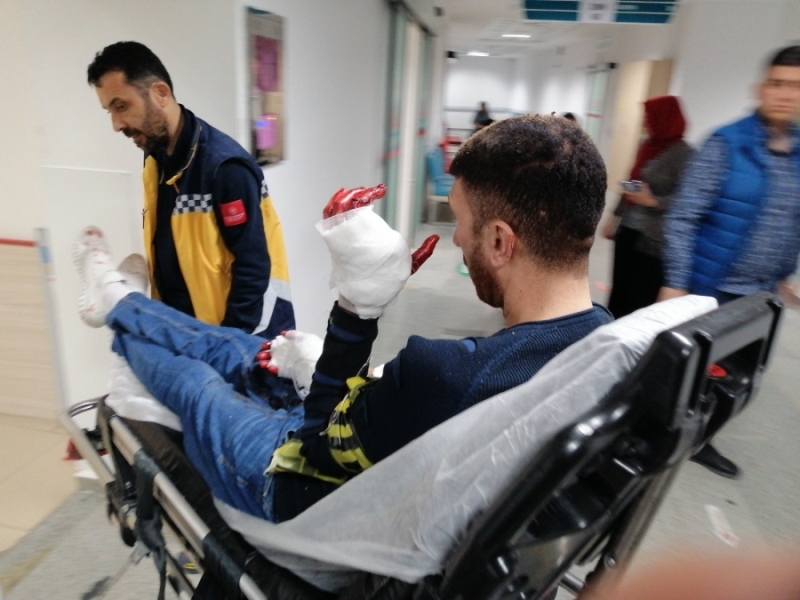 Elinde havai fişek patladı