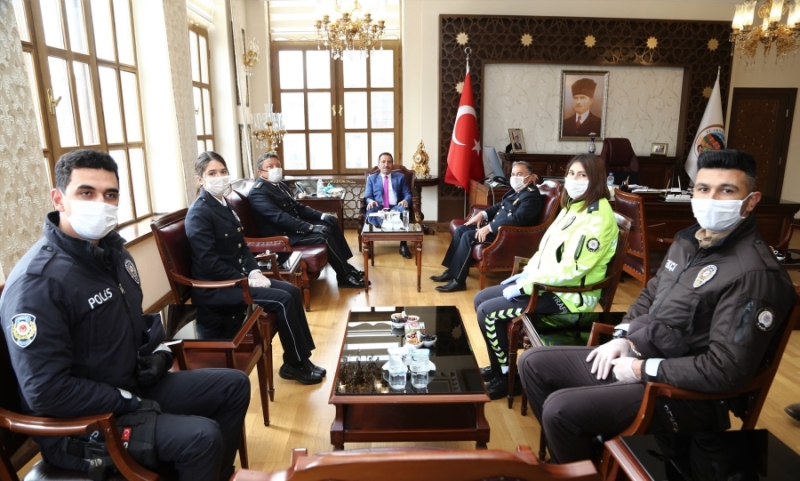 Aksaray Emniyet Müdürü Murat Kolcu ve Beraberindeki Heyet Vali Ali Mantı’yı Ziyaret  Etti