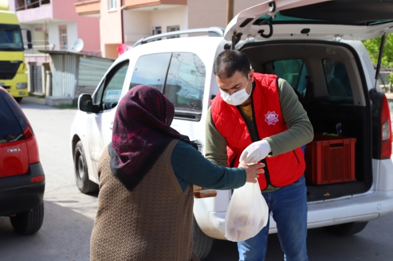 Belediye’den Ramazan Boyu İhtiyaç Sahibi Ailelere Sıcak Yemek İkramı