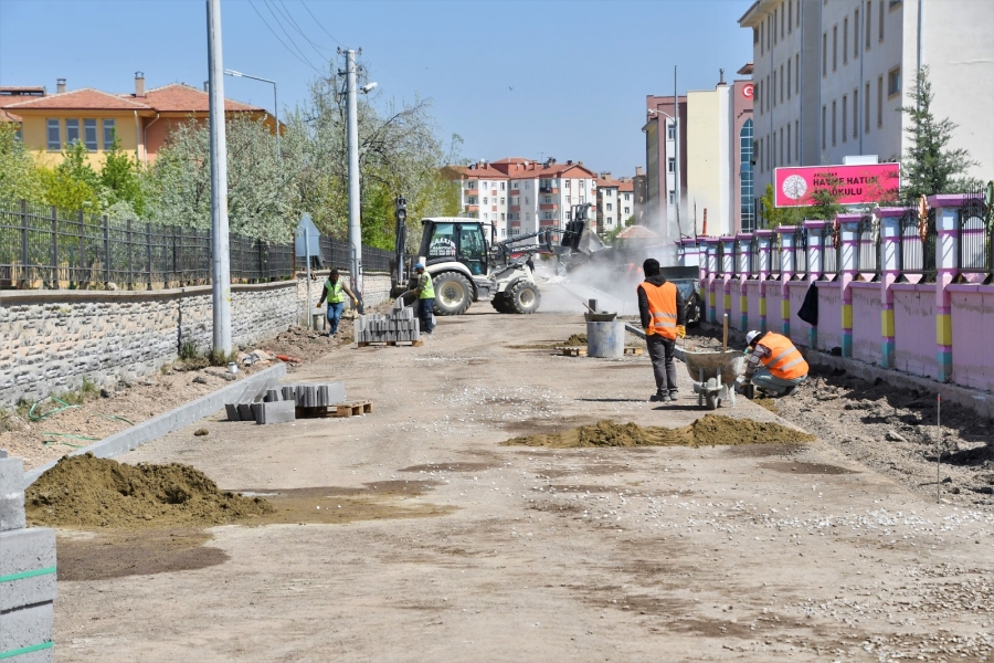 Aksaray Belediyesi İstiklal Mahallesinde Kaldırım Çalışması Başlattı