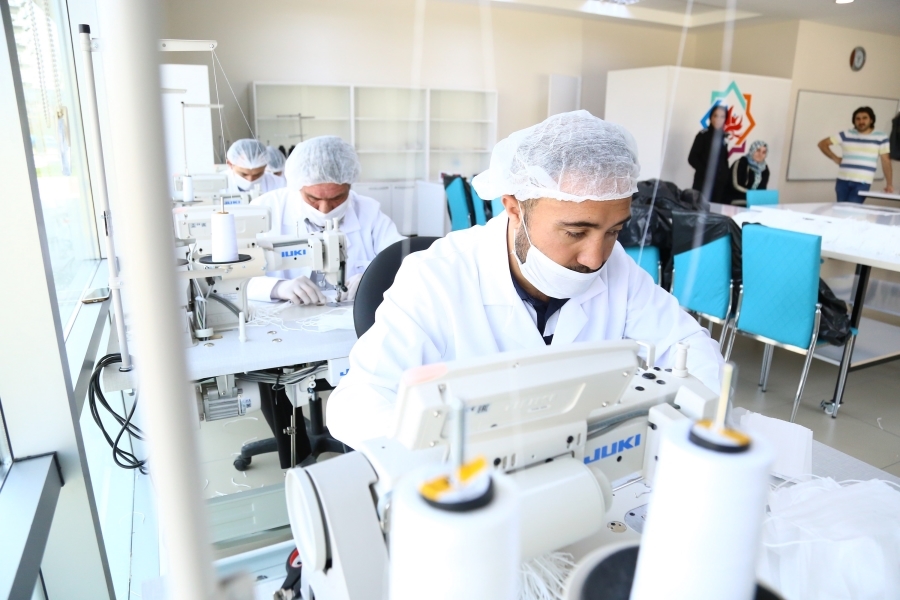 AKSARAY BELEDİYESİ GÜNLÜK 10 BİN MASKE ÜRETİYOR