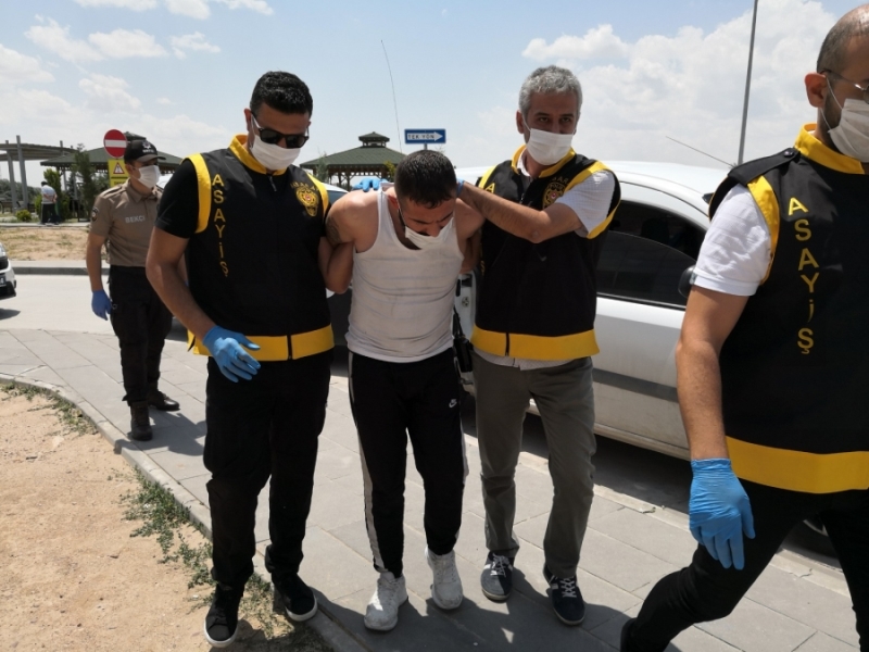 Dini nikahlı eşini bir şarjör mermiyle öldüren zanlı adliyede