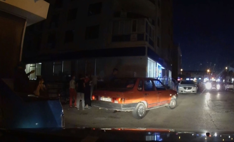 5 yolcu kapasiteli otomobilden 10 kişi çıktı, görüntüler ‘yok artık’ dedirtti