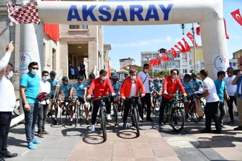  VALİ AYDOĞDU VE BAŞKAN DİNÇER, BİSİKLET TURU’NUN AKSARAY STARTINI VERDİ