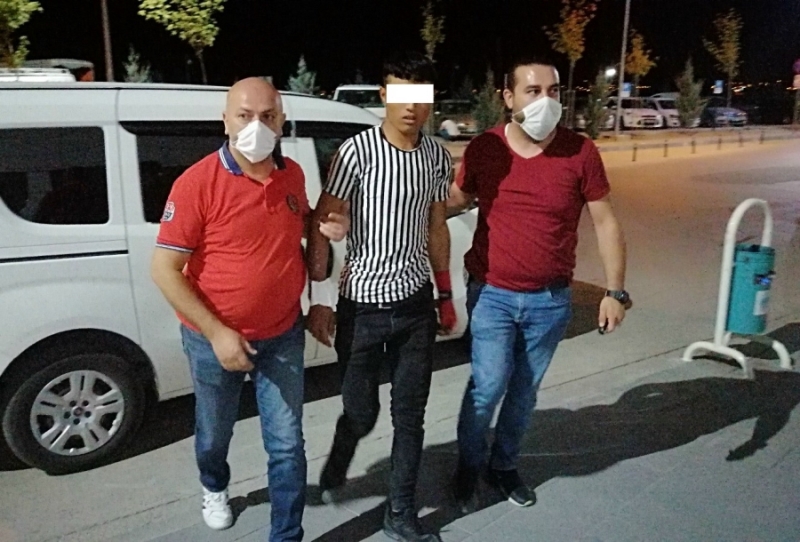 Aksaray’da 2 şahsın bıçaklı kavgası kanlı bitti: 1 yaralı