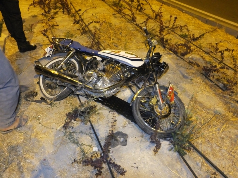 Motosikletle otomobil çarpıştı: 2 yaralı