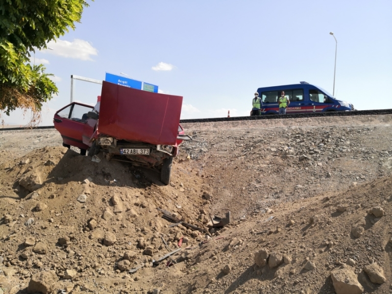 Aksarayda otomobil şarampole düştü: 2 yaralı