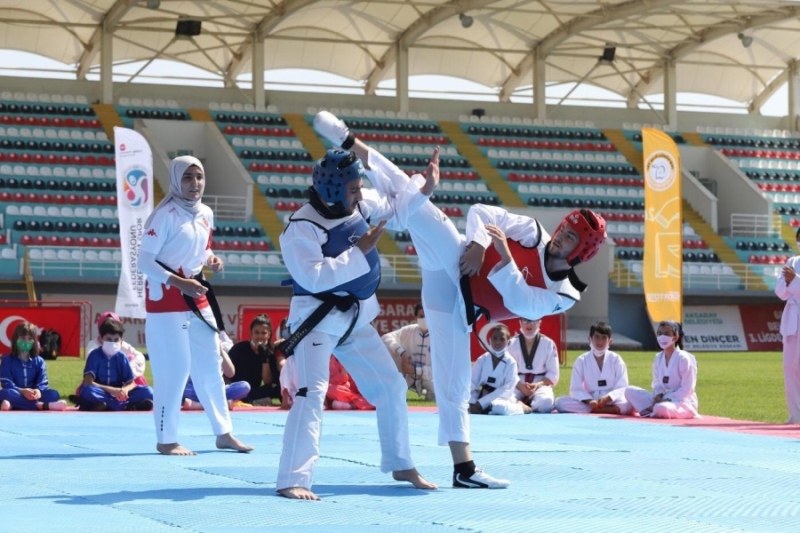 Avrupa Spor Haftasında ASÜ’lüler Tekvando Gösterisi Yaptı 