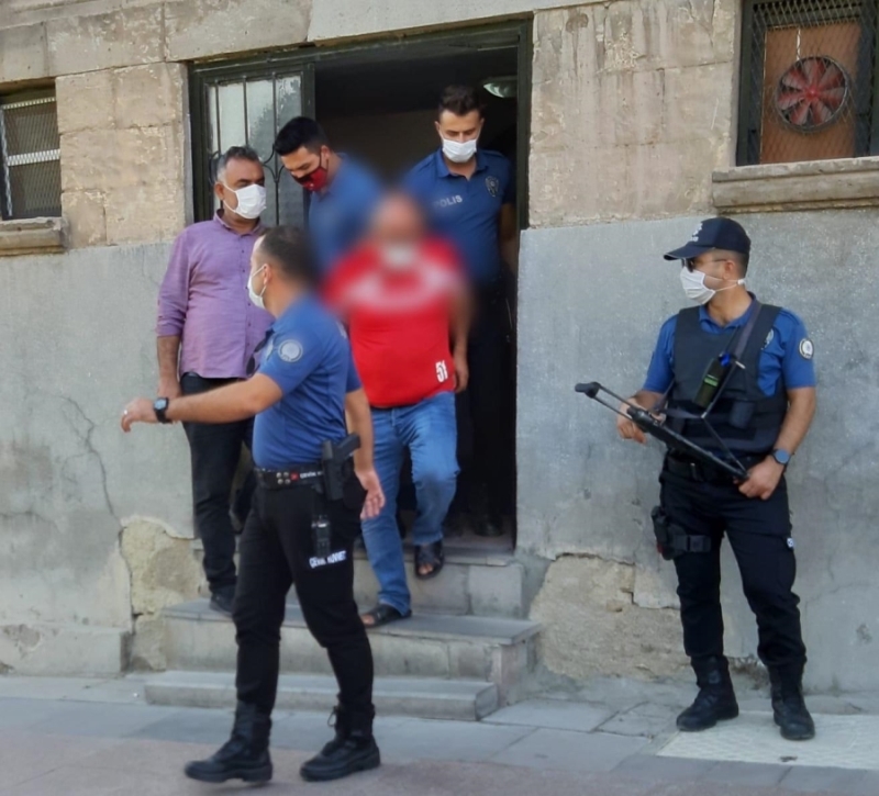 İntihar Girişimini Polis Engelledi 