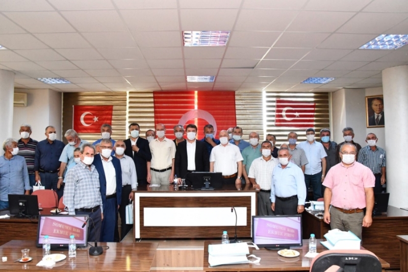 Emekli Olan Belediye Personellerine Teşekkür Plaketi