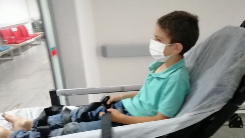 Otomobilin çarptığı bisikletli çocuk hastaneye kaldırıldı