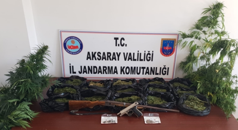 Aksaray Jandarması Kubar esrar ve Av Tüfeği Ele Geçirdi 