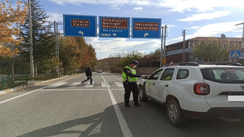 Aksaray Jandarması Yaya Geçitlerinde Denetim Yaptı 