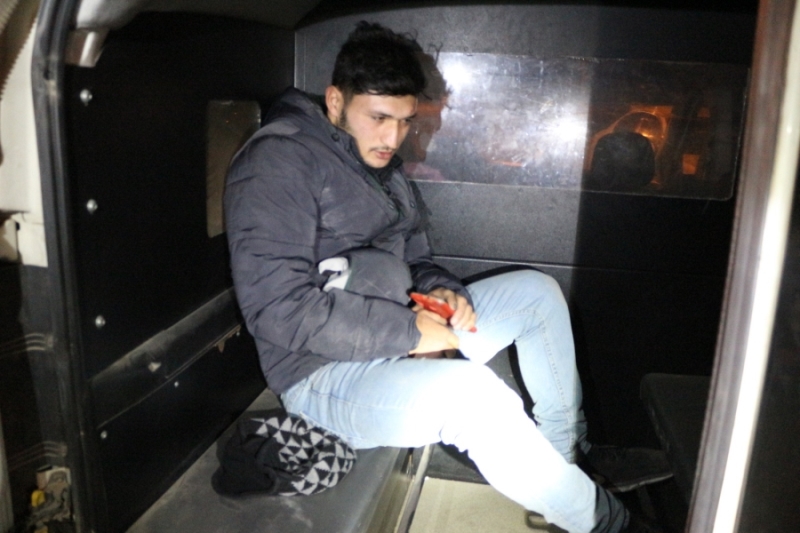 Sokağa çıkma yasağını ihlal eden genç yoklama kaşağı çıktı 