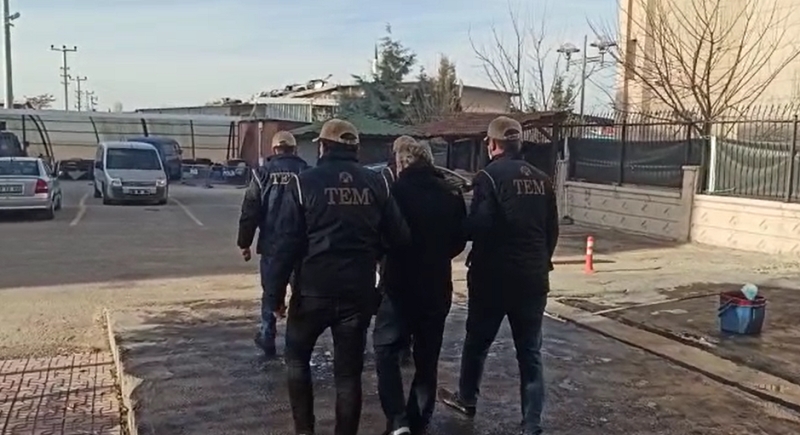 FETÖ Örgütüne mensup haklarında kesinleşmiş hapis cezası bulunan 2 kişi yakalandı 