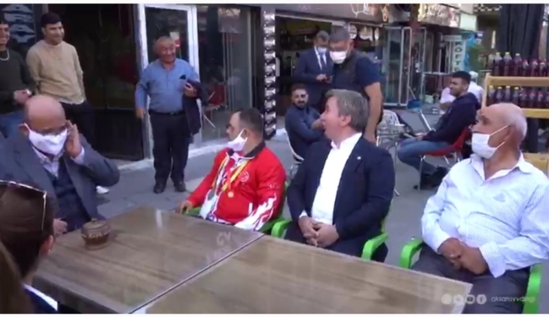 Vali Hamza Aydoğdu;‘Çayı özledim’ diyen milli sporcuya çay bahçesinde çay ısmarladı