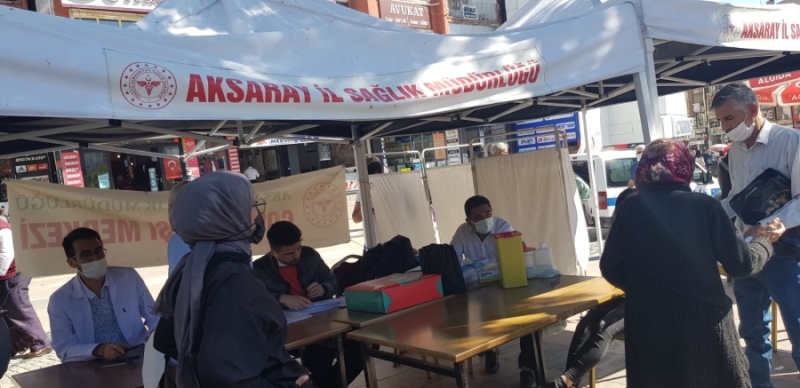 SAĞLIK MÜDÜRLÜĞÜNÜN MEYDANDAKİ ÇADIRLARINDA 10070 KİŞİ AŞILANDI