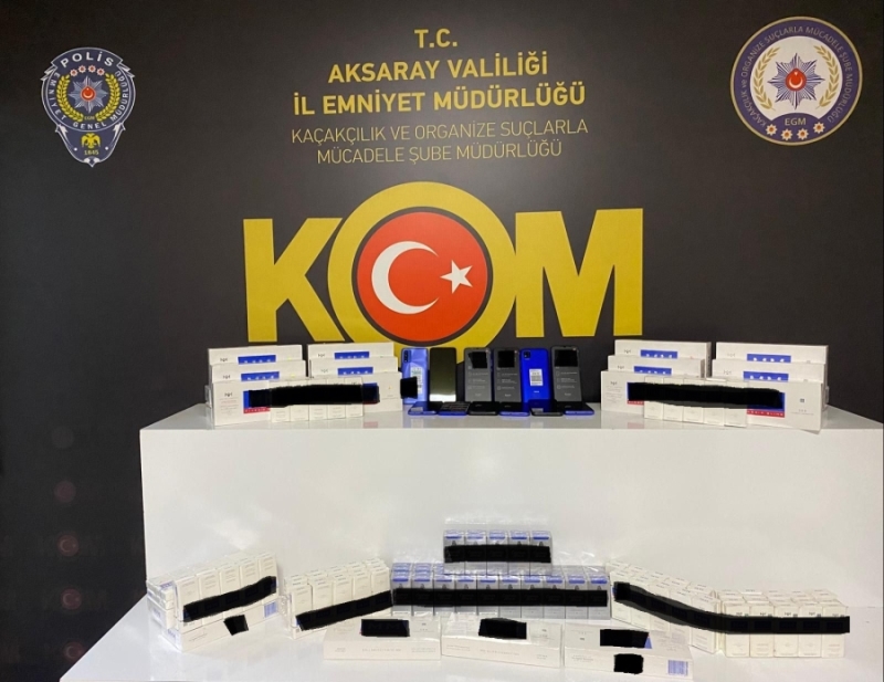 Aksarayda Kaçak Telefon ve Sigara Ele Geçirildi