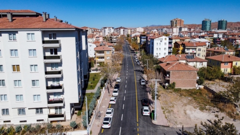 Ereğlikapı mahallesinde asfaltı tamamlanan yollarda çizgi çalışması yapıldı