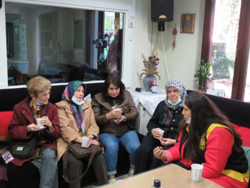 AKMEK kursuna giden kadınlara KADES hakkında bilgilendirme yapıldı