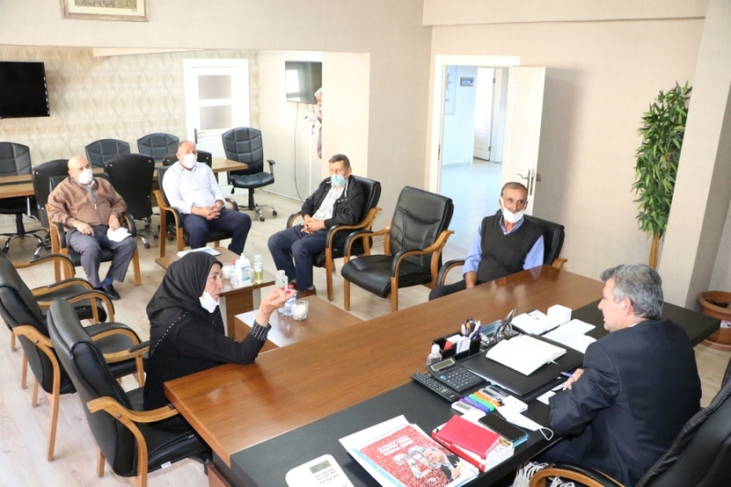 Hüseyin Altınsoy, parti binasında vatandaşlarla bir araya gelerek sorun ve talepleri dinledi.