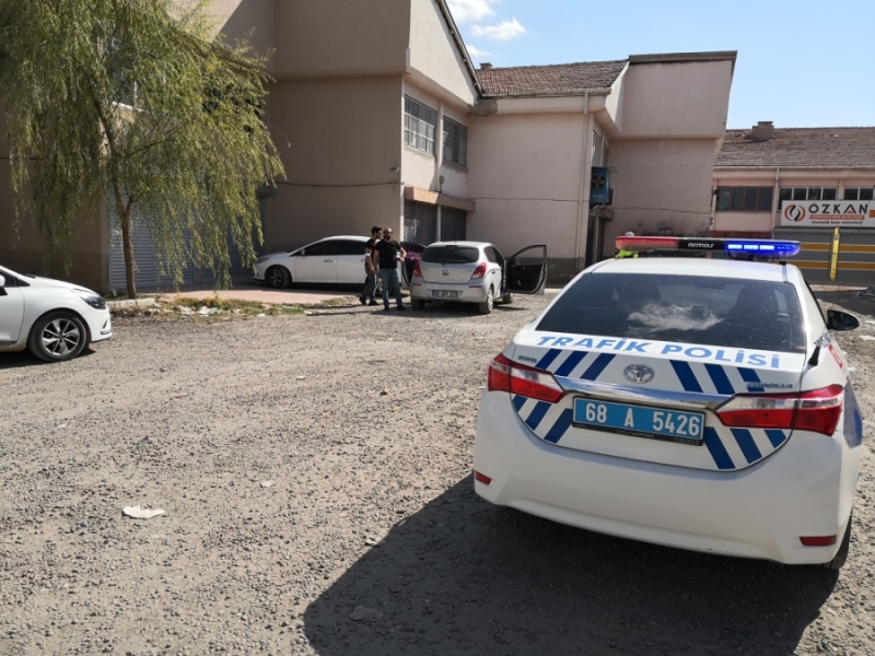 Polis kaçan sürücünün peşine düştü. 